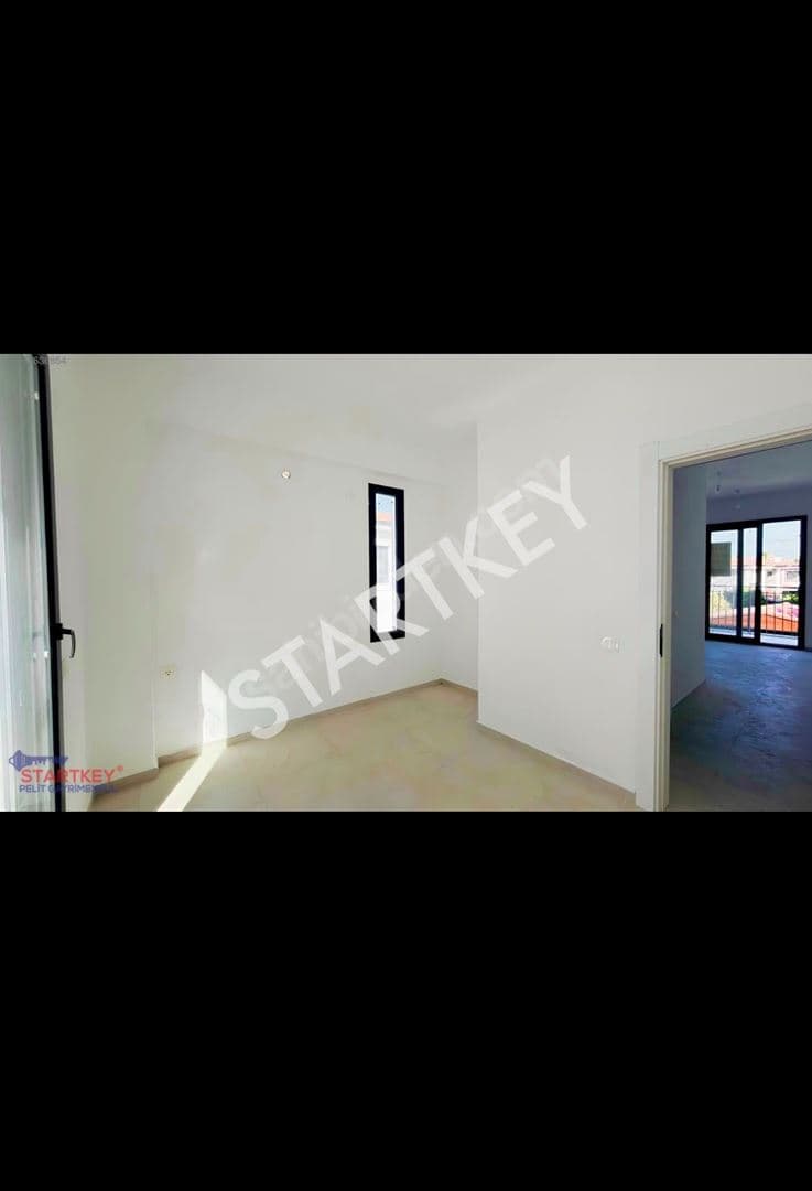 Reşadiye Mahalesinde Satlık Üst Kat 1+1 Daire — kare 3