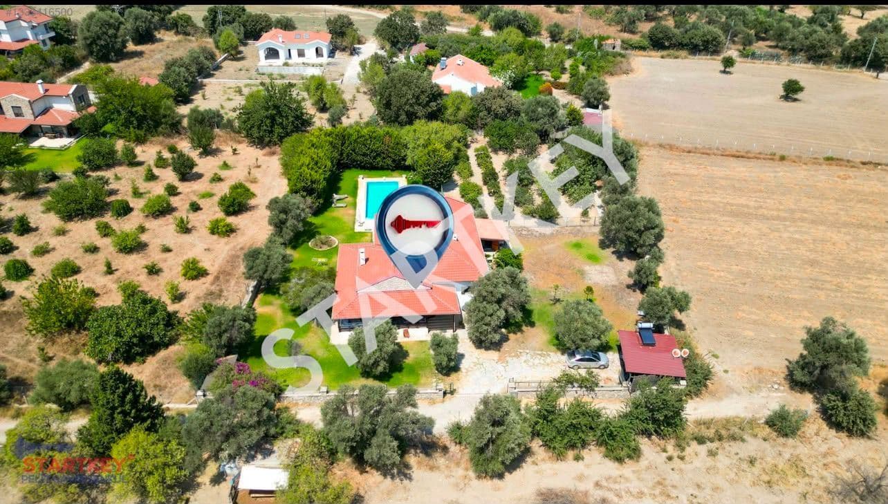 Doğa İçinde, Havuzlu ve Geniş Bahçeli Çiftlik Evi