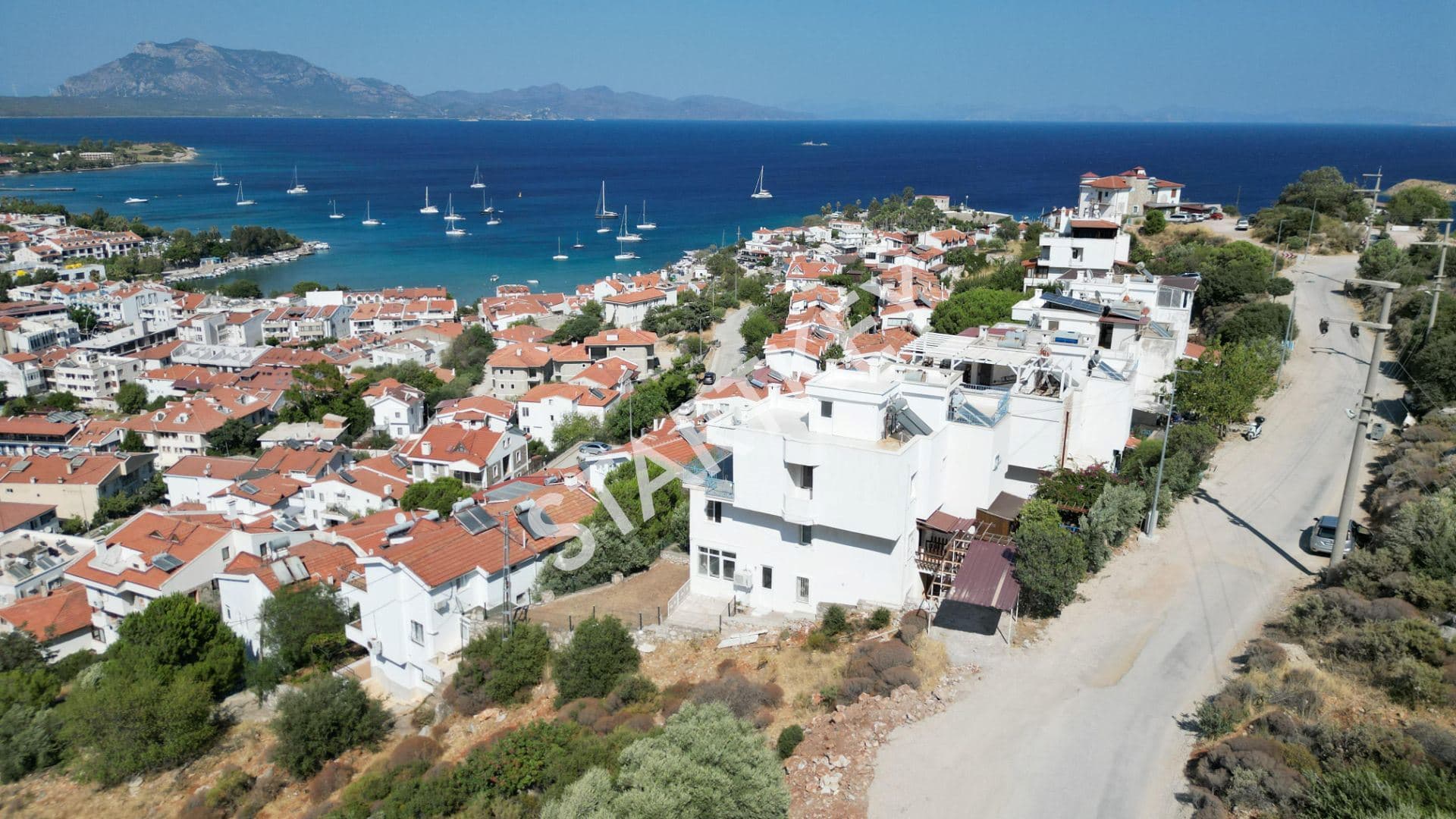 Datça Merkezde Deniz Manzaralı Satılık İkiz Villa